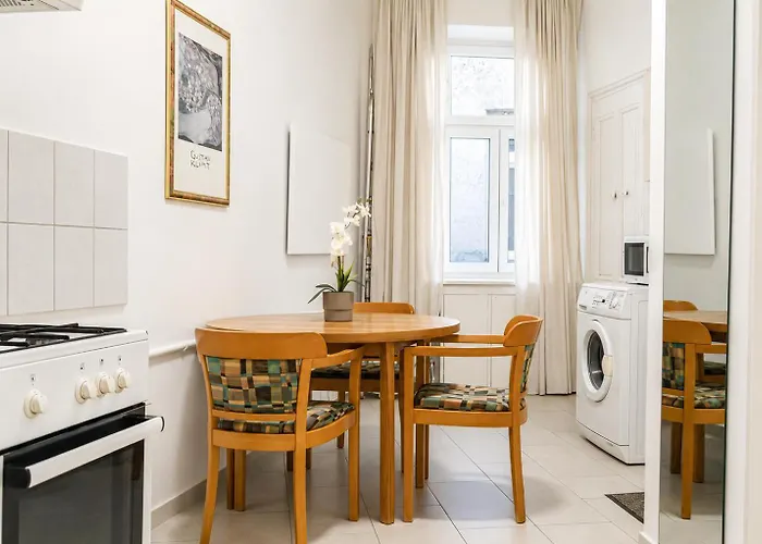 Apartman Lovely 1br Near Westbahnhof For Long Bécs