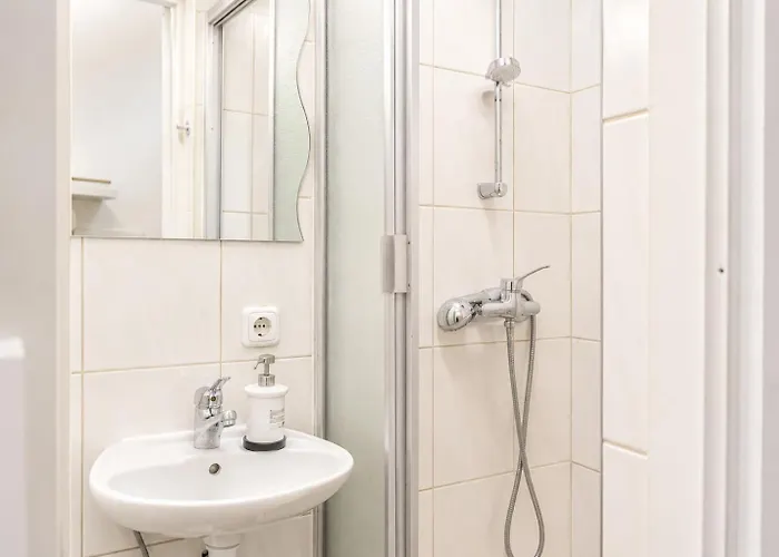 Lovely 1br Near Westbahnhof For Long * Bécs