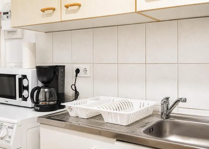 Apartman Lovely 1br Near Westbahnhof For Long